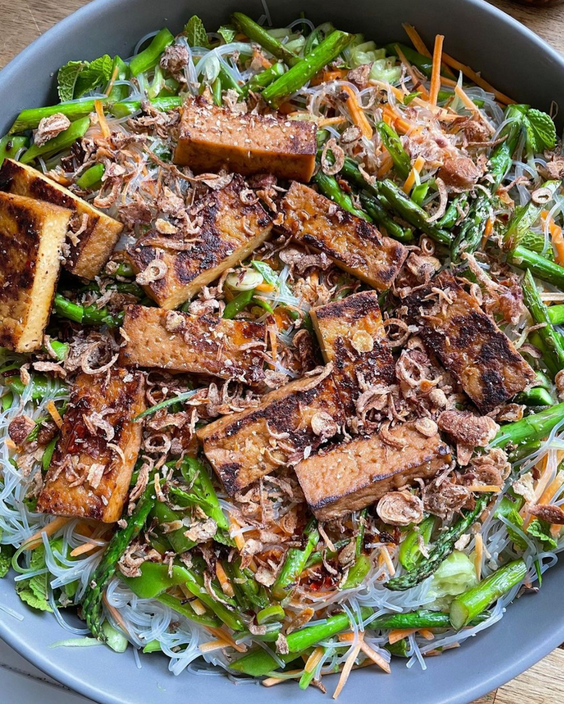 15 minutes vegan asian noodle salad 🥢 ⁠
